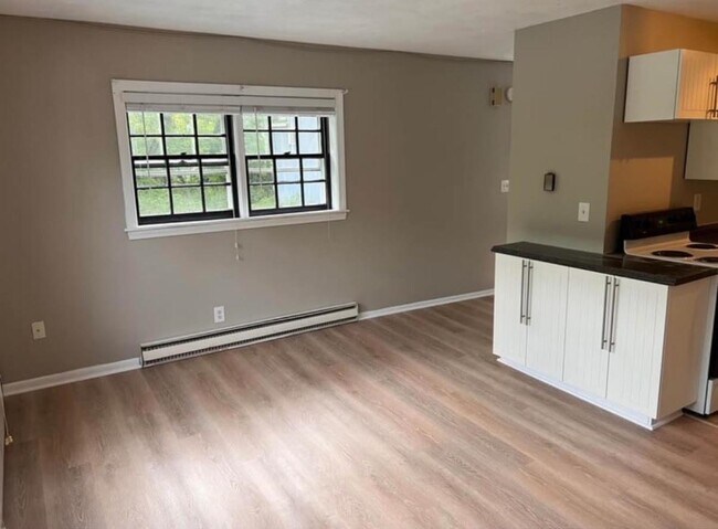 Photo - 15 Lower Main St