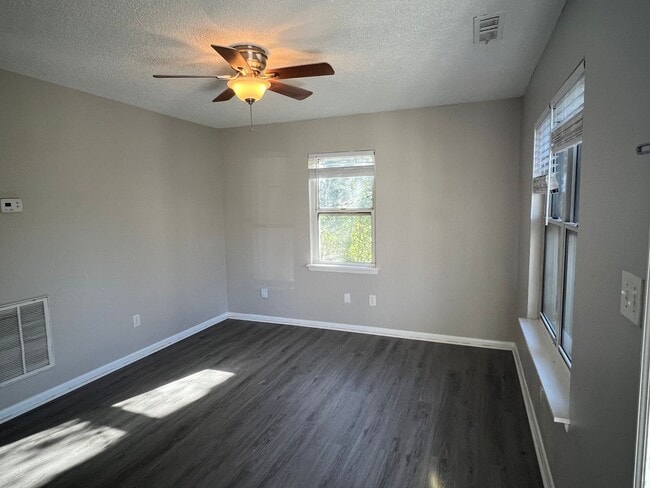 Photo - ELLG715 Unit 102