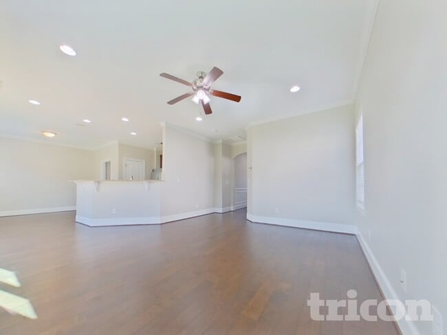 Photo - 432 Walking Ln