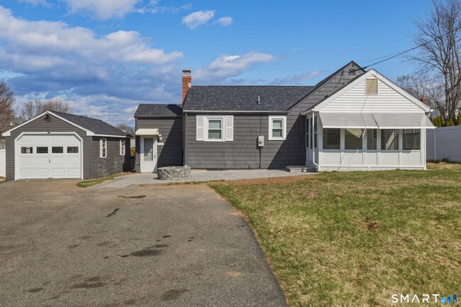 Building Photo - 140 Camp Ave