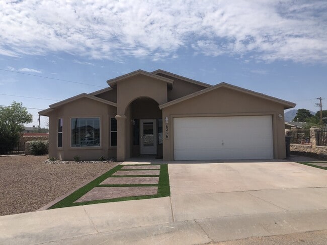 Building Photo - 6216 Lovebird Ln