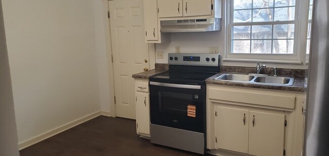 Photo - 4 bd, 2 ba 2-story house, central west Columbia location, many recent improvements