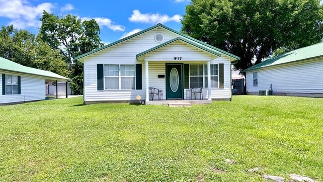 Building Photo - Clean & Comfortable 2 Bedroom Home in McAlester