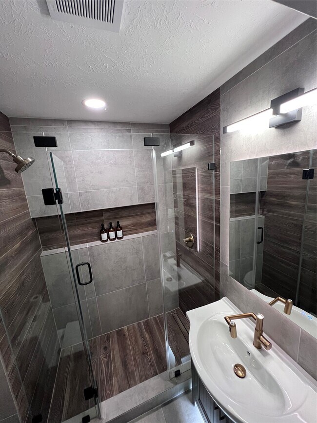 Photo - 3201 Westridge St