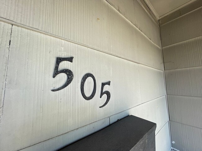 Building Photo - RN T 505-525 Unit 505