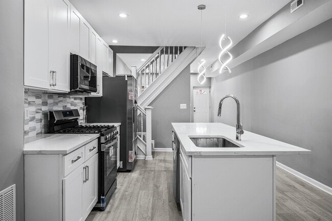 Photo - 3059 Brighton St