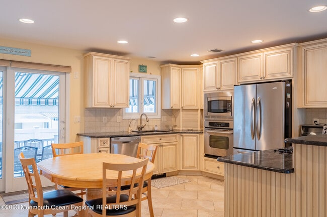 Photo - 219 3rd Ave