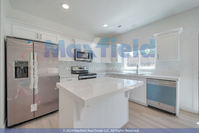 Photo - Interior New Townhouse - 3BD 3BA 2GA