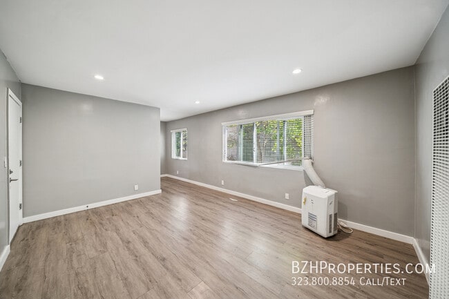 Photo - 252 S New Hampshire Ave Unidad 4