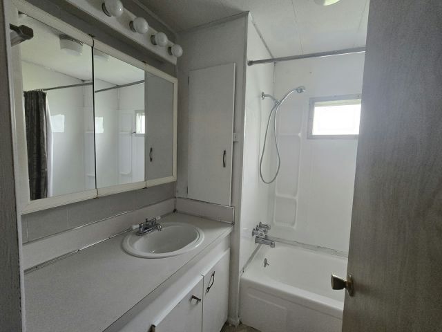 Photo - 305 49th Ave Dr W