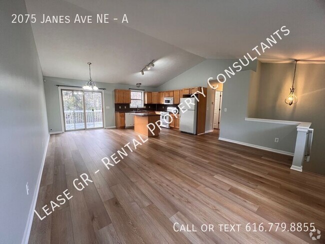 Building Photo - Spacious Duplex near Riverside Park! Unit A Rental