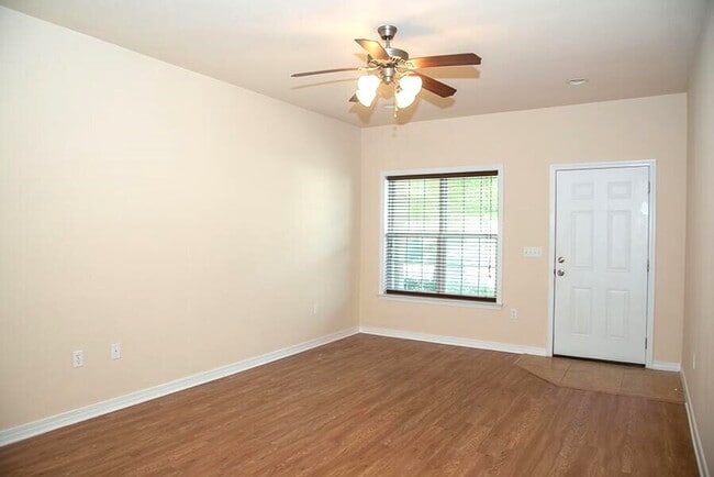 Photo - "Spacious 3-Bedroom Townhouse with 2.5 Baths in Prime Fort Walton Beach Location!"
