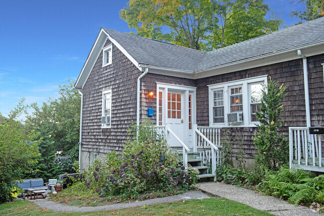 Building Photo - 40 Seminary St Rental