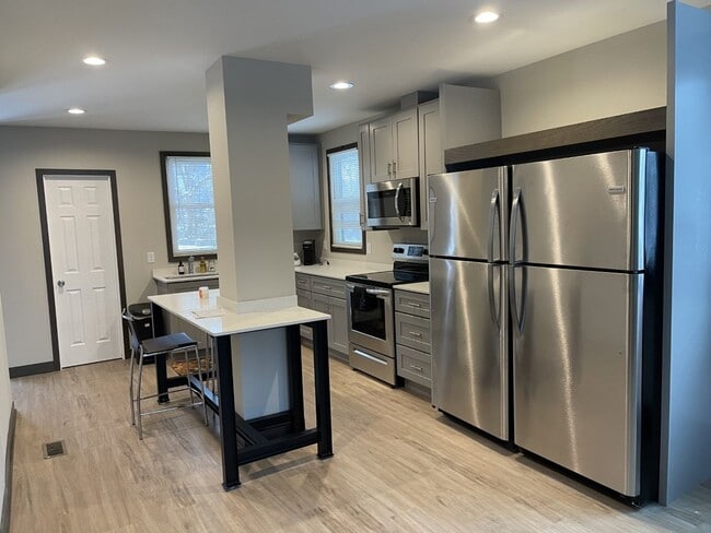 Photo - Affordable 6-Bedroom House Close to U of M...