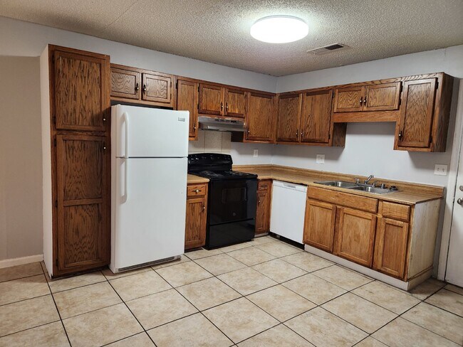 2-Bedroom Apartment in Prime Decatur Location - Don't Miss Out!
