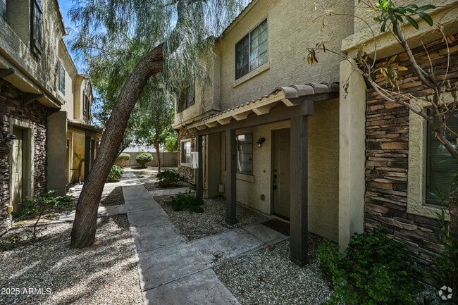 Building Photo - 2419 W Vista Ave Rental