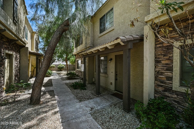 Photo - 2419 W Vista Ave Townhome