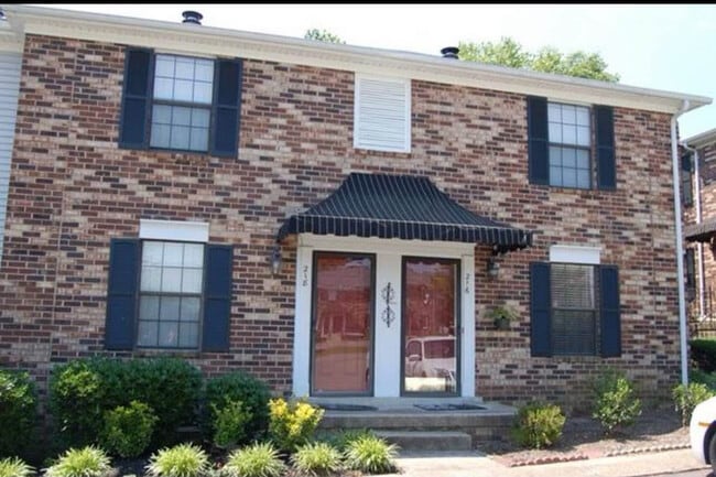 Building Photo - 216 Edgewood Dr Rental