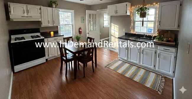 Photo - 325 Malaga Park Dr