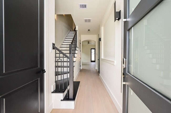 Photo - 3839 Noah St