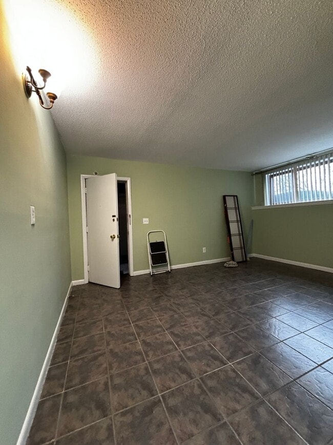 Photo - 172 River St