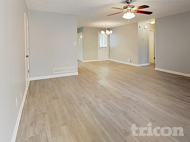 3722 Holland Dr
