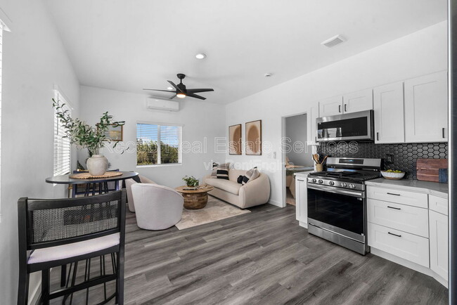 Building Photo - 5116 69th St Unit 5108