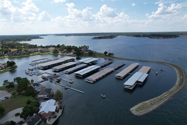 Building Photo - 12800 Melville Dr Unit 306