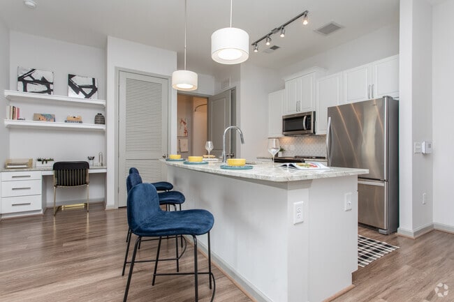 1BR, 1BA - 774SF
