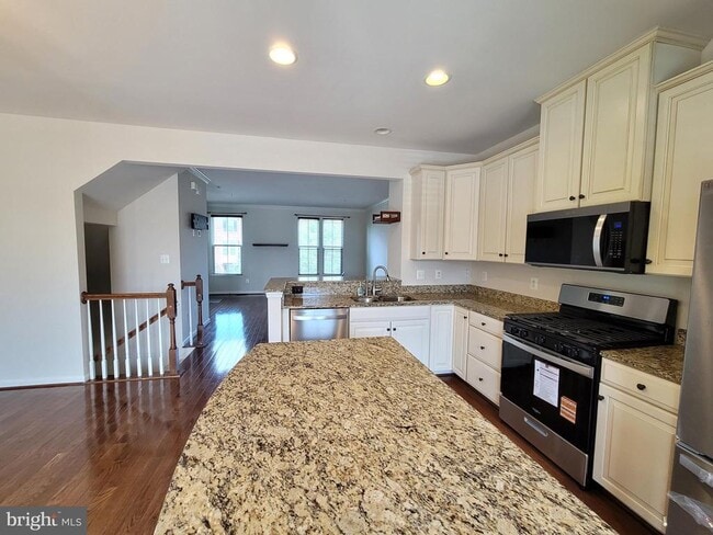 Photo - 3567 Sprigg St S