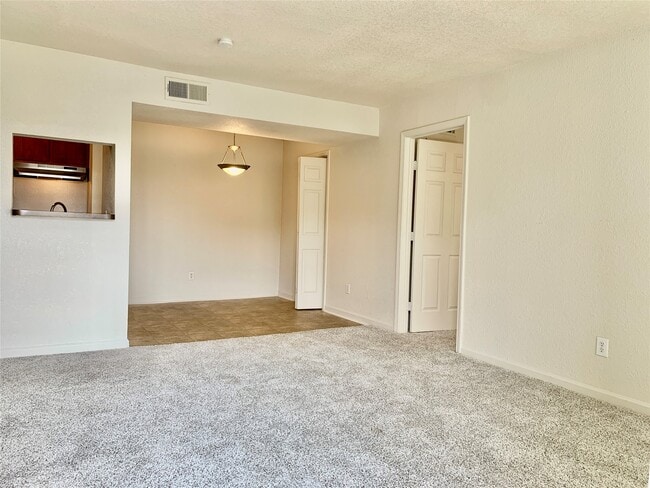 Building Photo - 8100 Creekbend Dr Unit 142 Rental
