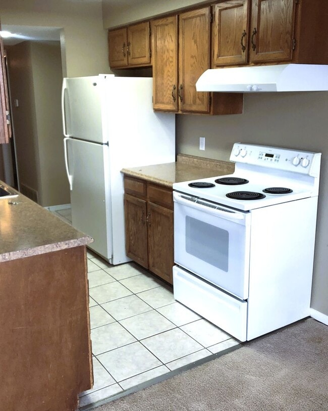 Photo - Top-floor Aurora Condominium with New Carpet Unit 1532L