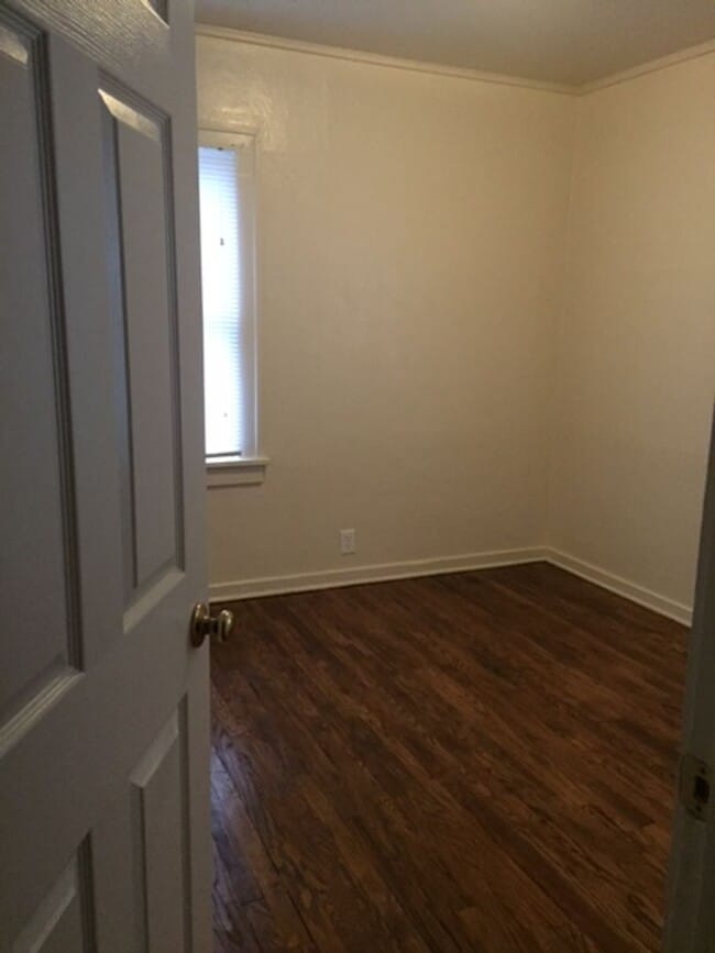 Photo - 3299 Glengary Rd