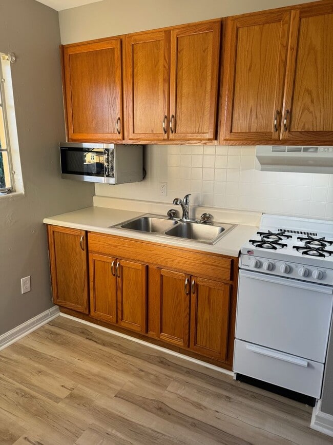 Building Photo - Single-Family House for Rent