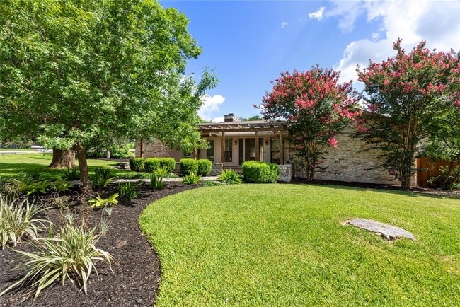 Photo - 700 Grey Fox Trail House