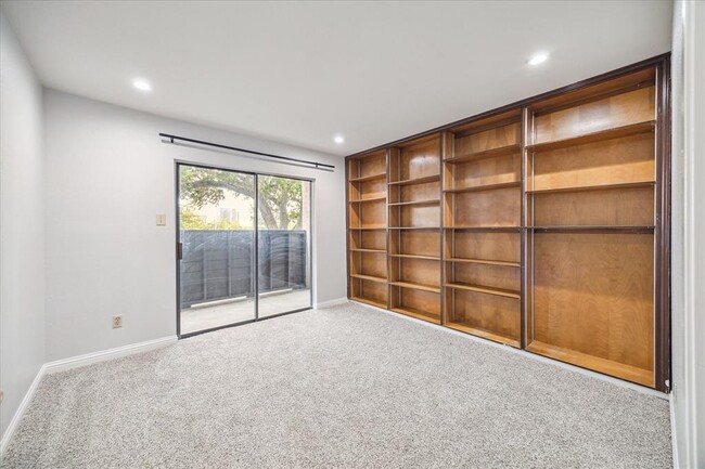 Photo - 3085 Walnut Bend Ln Unidad 21 Rental