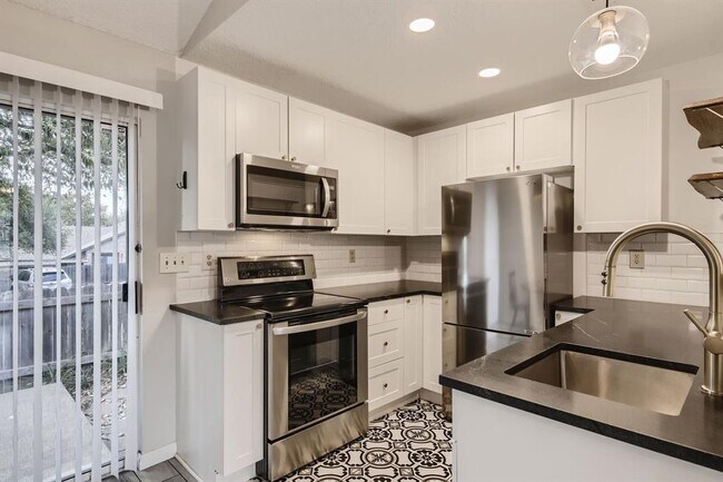 Photo - 1015 E Yager Ln Unidad 141