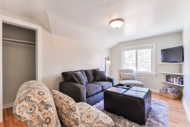 Photo - 608 S College Ave Unidad C