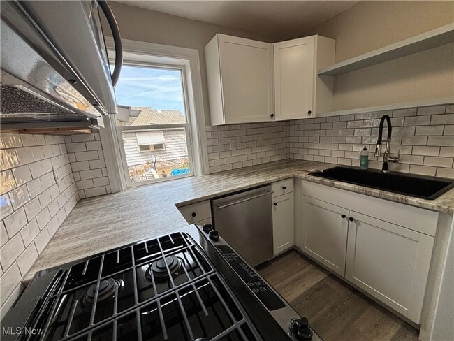 Building Photo - 1445 W 52nd St Unit Down