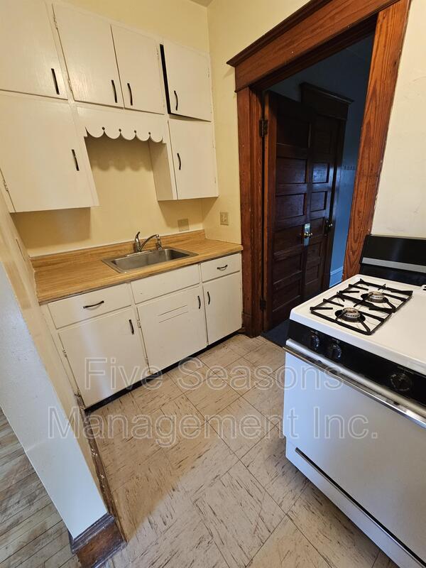 Photo - 40 Monroe St