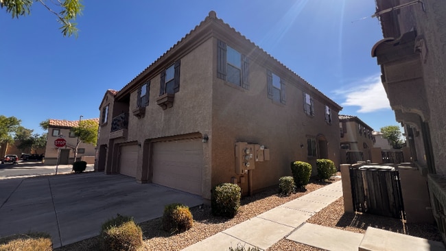 Photo - 1436 N 80th Dr Unidad 94