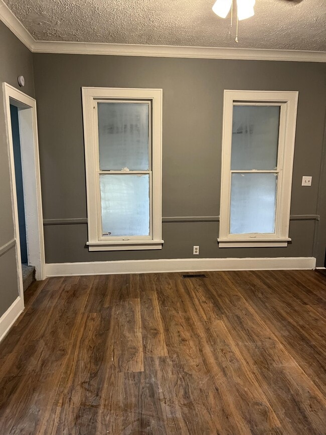 Photo - 1626 N Linn St