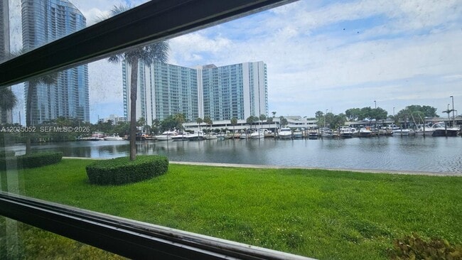 Photo - 220 Kings Point Dr Unidad 105