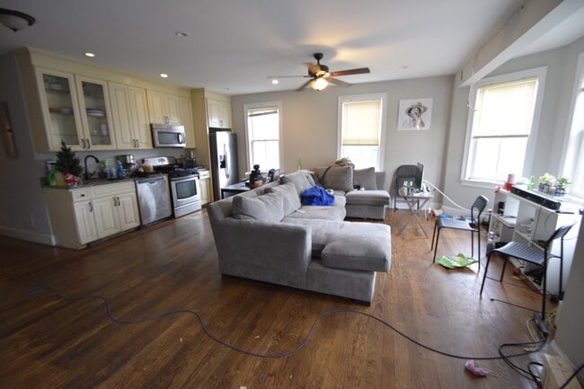 Building Photo - 4 Judge St Unit 2