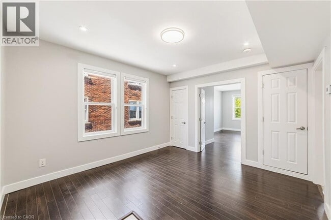 Photo - 1544 King St E Unit 301