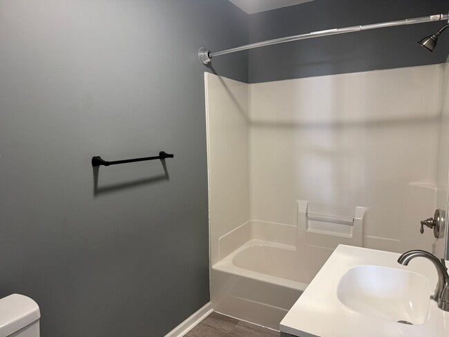 Photo - Large 3-Bed 2-Bath Home Uhrichsville