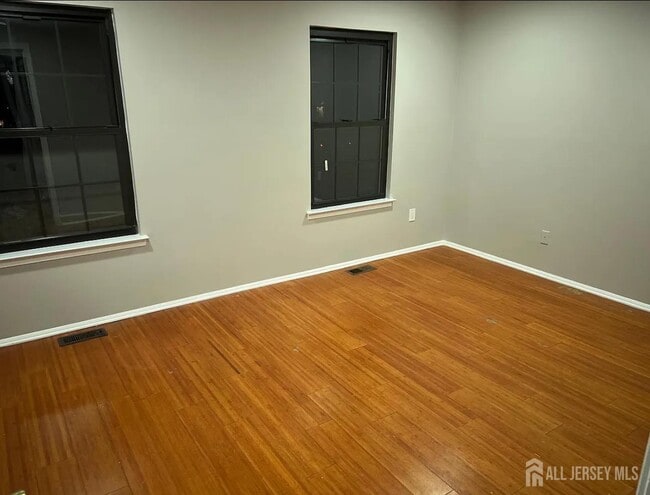 Photo - 269 Bromley Pl