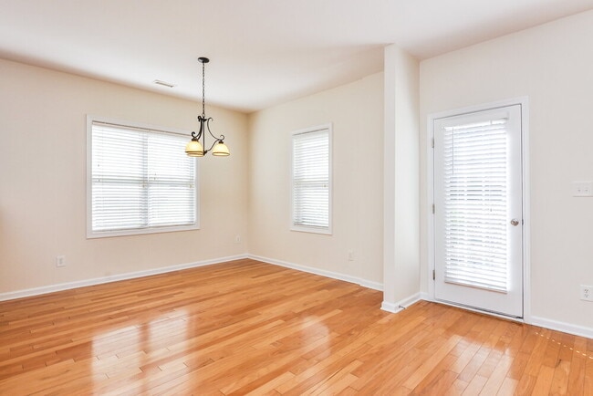 Photo - 18 Willowbrook Cir