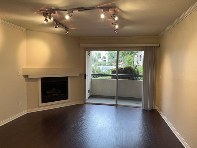Photo - 21450 Burbank Blvd