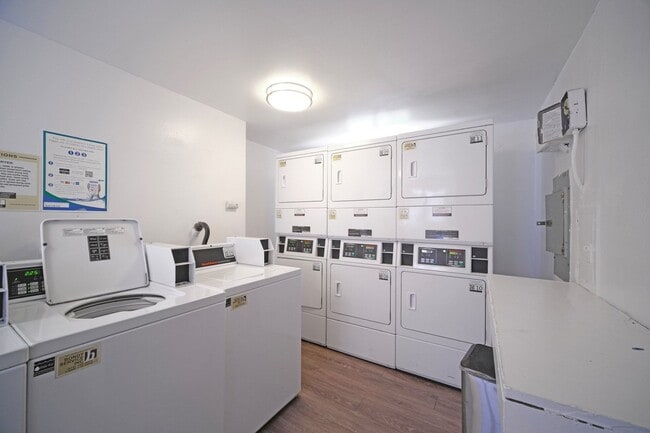 Photo - 18411 Vincennes Street